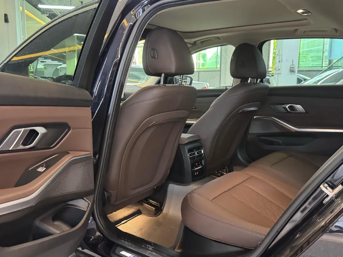 2024 BMW 3 Series 2.0T 156HP L4 8AT,autocango,china used car exporter,china ev exporter,chinese used car exporter,chinese used ev exporter