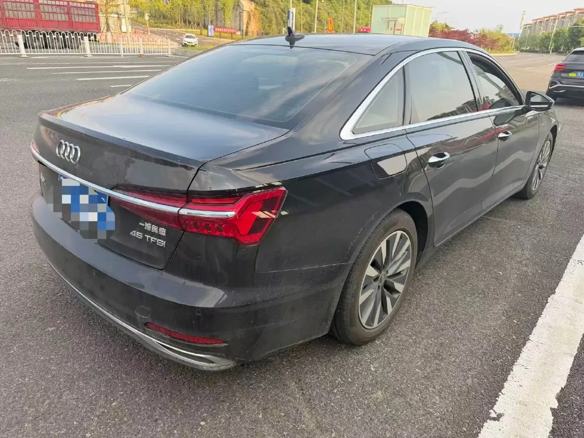 2024 Audi A6L 2.0T 245HP L4 7DCT,autocango,china used car exporter,china ev exporter,chinese used car exporter,chinese used ev exporter