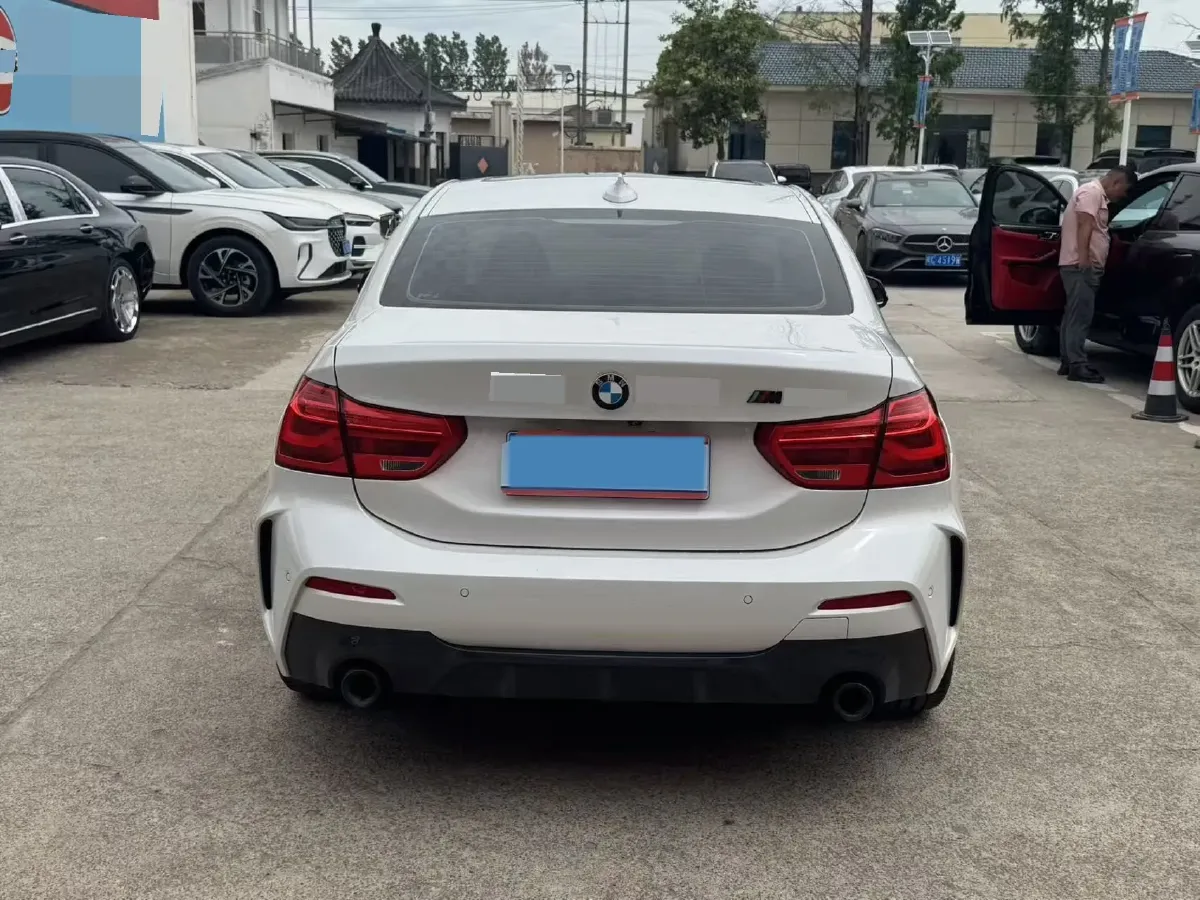 2021 BMW 1 Series 2.0T 192HP L4 7DCT,autocango,china used car exporter,china ev exporter,chinese used car exporter,chinese used ev exporter