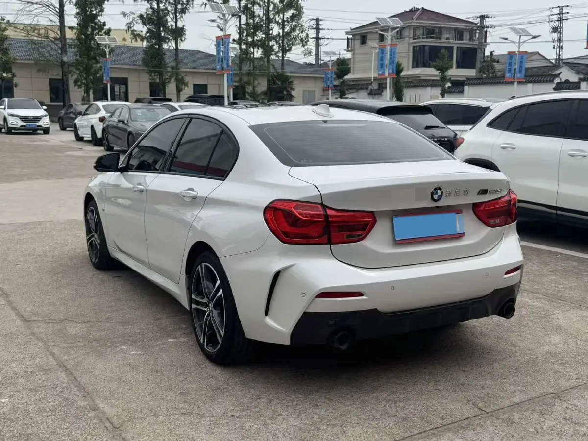 2021 BMW 1 Series 2.0T 192HP L4 7DCT,autocango,china used car exporter,china ev exporter,chinese used car exporter,chinese used ev exporter