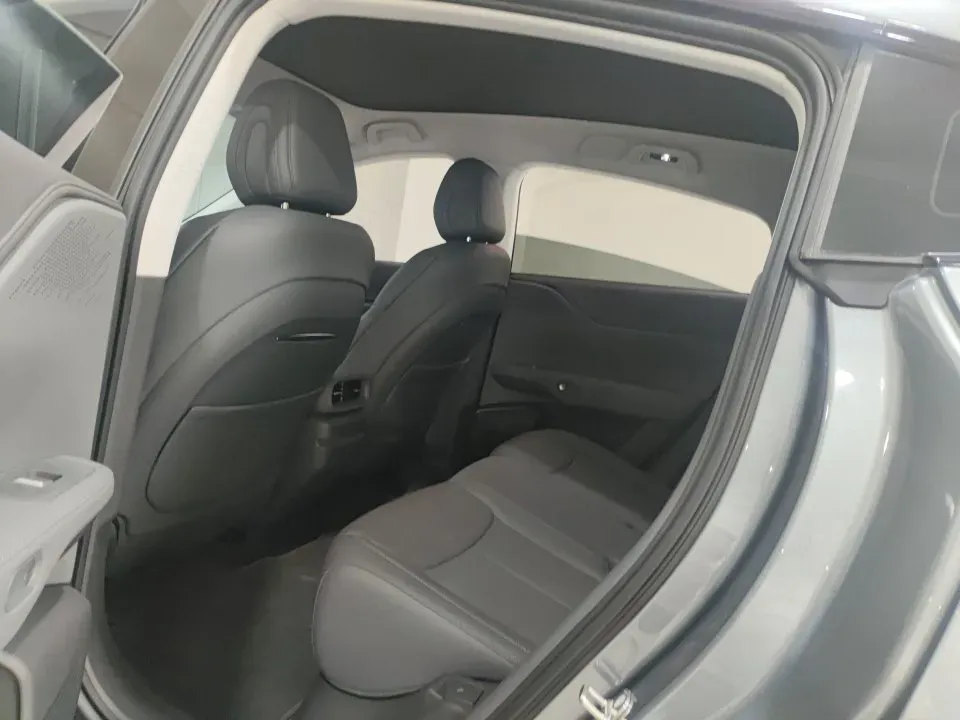 2025 Xpeng G6 BEV 68.5KWH,autocango,china used car exporter,china ev exporter,chinese used car exporter,chinese used ev exporter
