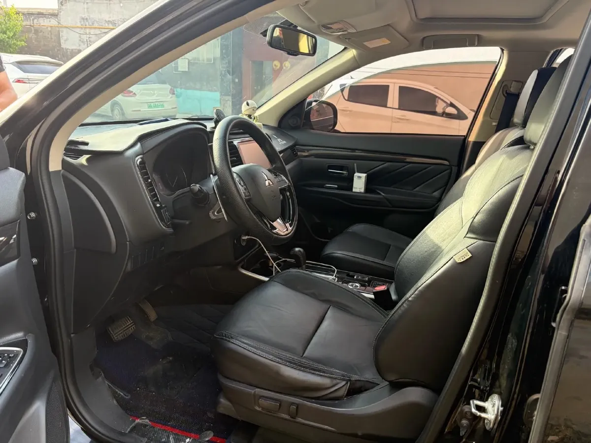 2019 Mitsubishi Outlander 2.4L 192HP L4 CVT,autocango,china used car exporter,china ev exporter,chinese used car exporter,chinese used ev exporter