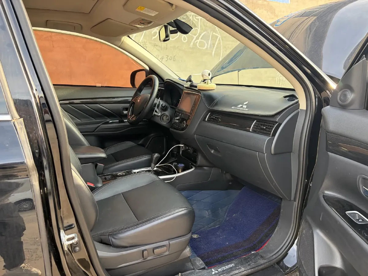2019 Mitsubishi Outlander 2.4L 192HP L4 CVT,autocango,china used car exporter,china ev exporter,chinese used car exporter,chinese used ev exporter
