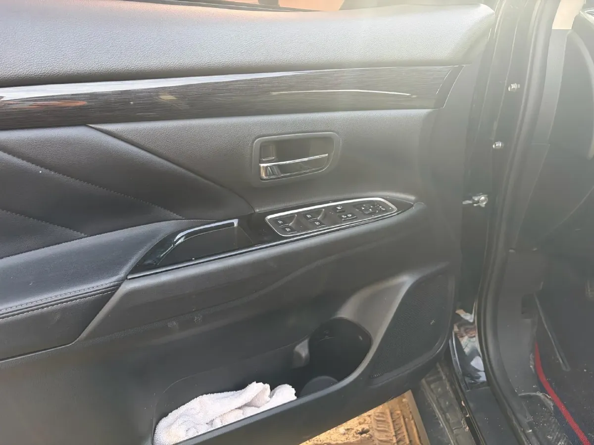 2019 Mitsubishi Outlander 2.4L 192HP L4 CVT,autocango,china used car exporter,china ev exporter,chinese used car exporter,chinese used ev exporter