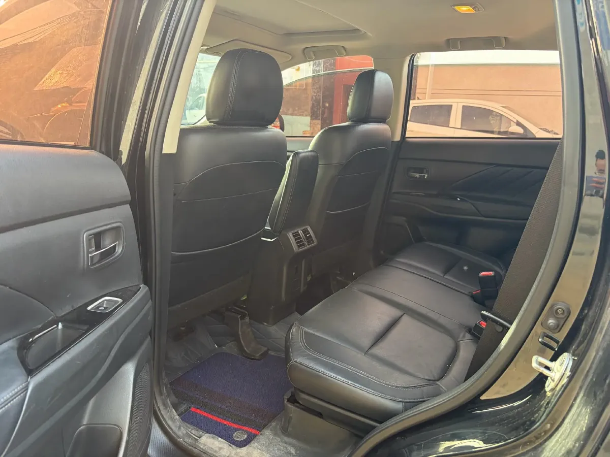 2019 Mitsubishi Outlander 2.4L 192HP L4 CVT,autocango,china used car exporter,china ev exporter,chinese used car exporter,chinese used ev exporter