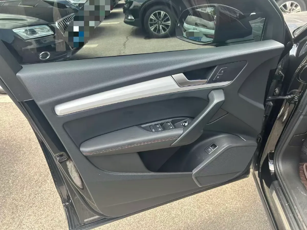 2020 Audi Q5L 2.0T 190HP L4 7DCT,autocango,china used car exporter,china ev exporter,chinese used car exporter,chinese used ev exporter