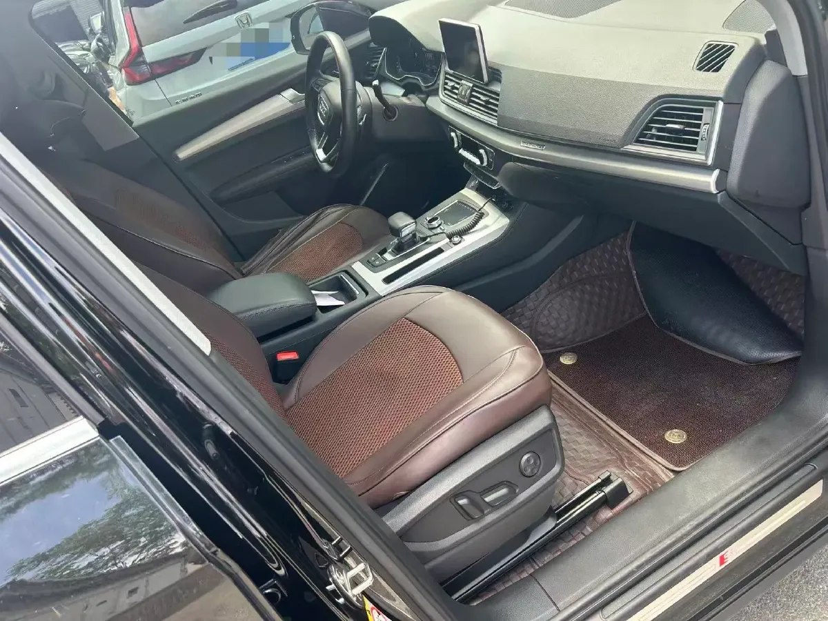 2020 Audi Q5L 2.0T 190HP L4 7DCT,autocango,china used car exporter,china ev exporter,chinese used car exporter,chinese used ev exporter