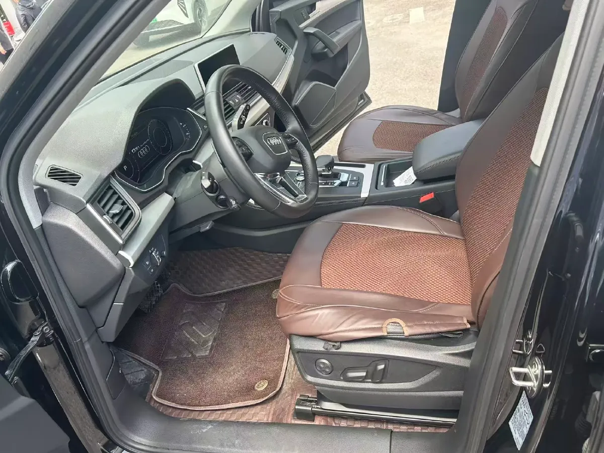 2020 Audi Q5L 2.0T 190HP L4 7DCT,autocango,china used car exporter,china ev exporter,chinese used car exporter,chinese used ev exporter