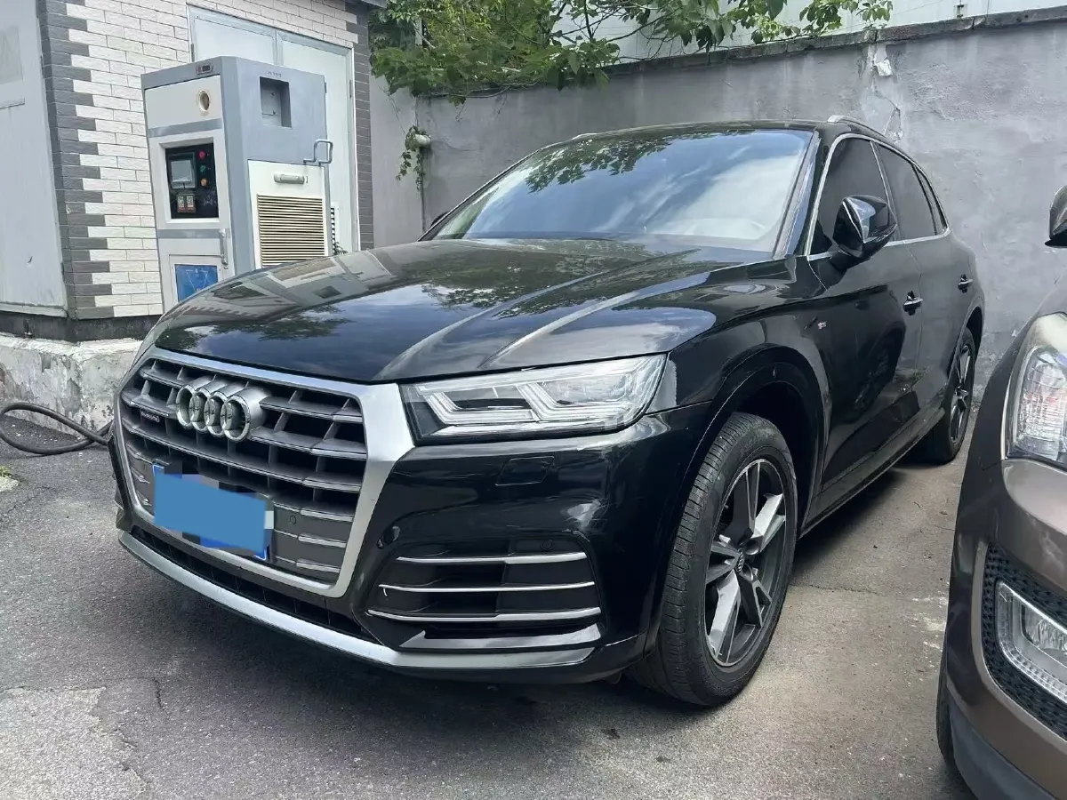 2020 Audi Q5L 2.0T 190HP L4 7DCT,autocango,china used car exporter,china ev exporter,chinese used car exporter,chinese used ev exporter