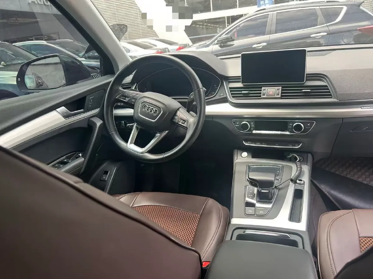 2020 Audi Q5L 2.0T 190HP L4 7DCT,autocango,china used car exporter,china ev exporter,chinese used car exporter,chinese used ev exporter