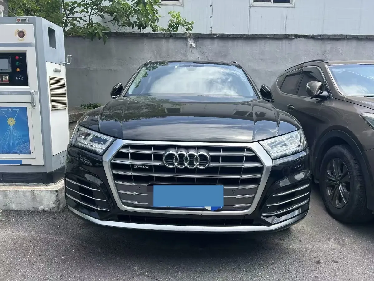 2020 Audi Q5L 2.0T 190HP L4 7DCT,autocango,china used car exporter,china ev exporter,chinese used car exporter,chinese used ev exporter