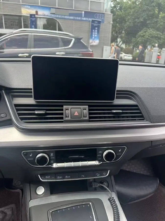 2020 Audi Q5L 2.0T 190HP L4 7DCT,autocango,china used car exporter,china ev exporter,chinese used car exporter,chinese used ev exporter