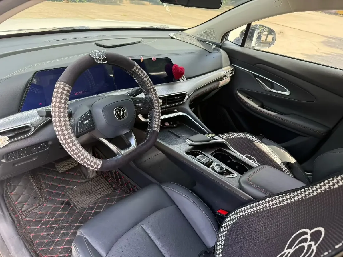 2020 ChangAn UNI-T 1.5T 180HP L4 7DCT,autocango,china used car exporter,china ev exporter,chinese used car exporter,chinese used ev exporter