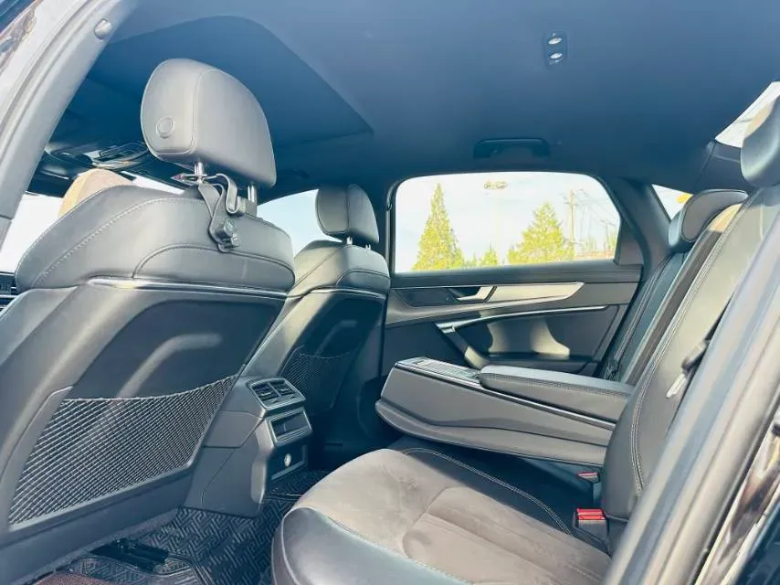 2020 Audi A6L 2.0T 190HP L4 7DCT,autocango,china used car exporter,china ev exporter,chinese used car exporter,chinese used ev exporter