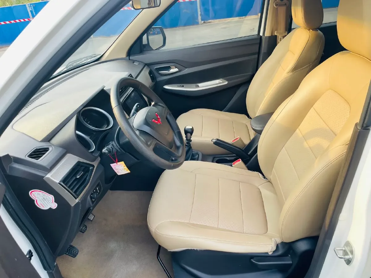 2021 WuLing RongGuang New Truck 1.5L 99HP L4 5MT,autocango,china used car exporter,china ev exporter,chinese used car exporter,chinese used ev exporter