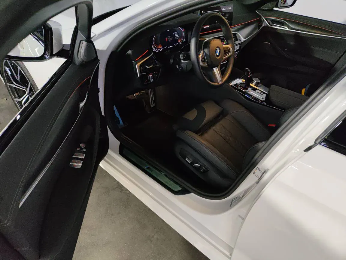 2022 BMW 5 Series 2.0T 252HP L4 8AT,autocango,china used car exporter,china ev exporter,chinese used car exporter,chinese used ev exporter
