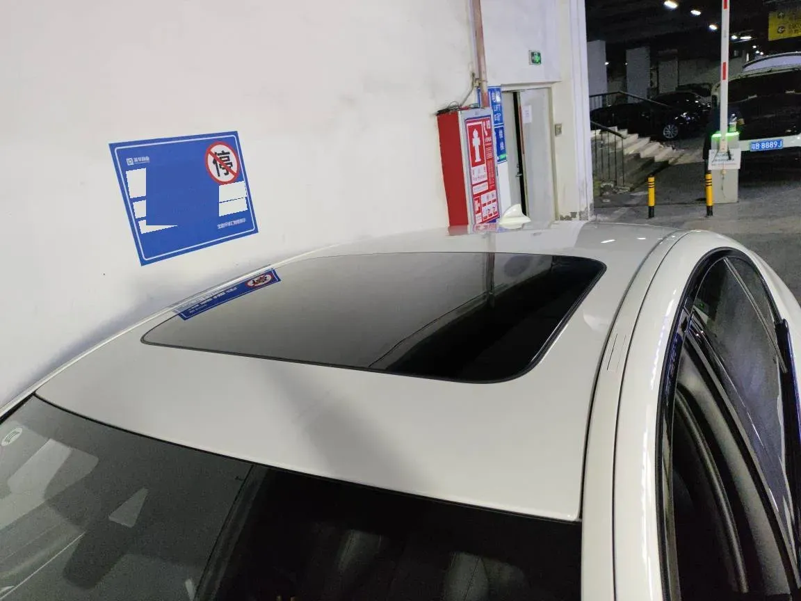 2022 BMW 5 Series 2.0T 252HP L4 8AT,autocango,china used car exporter,china ev exporter,chinese used car exporter,chinese used ev exporter