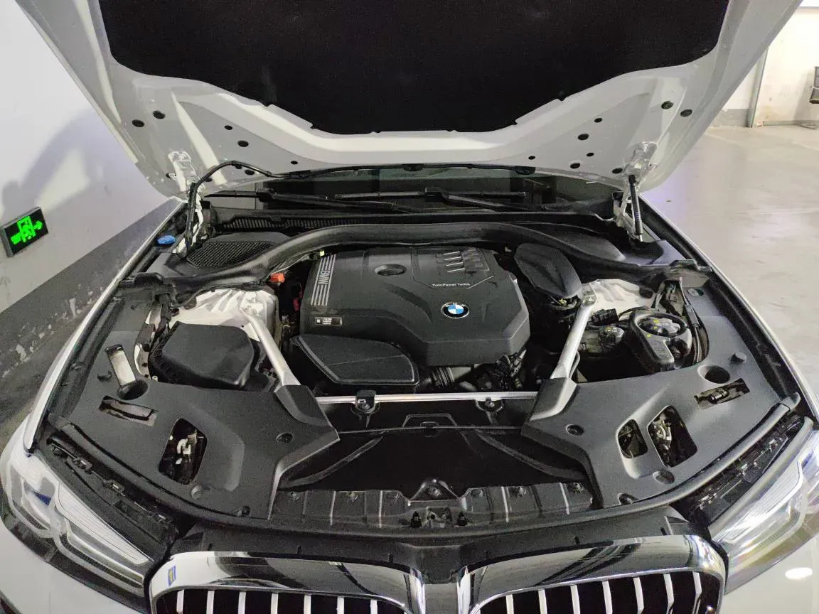 2022 BMW 5 Series 2.0T 252HP L4 8AT,autocango,china used car exporter,china ev exporter,chinese used car exporter,chinese used ev exporter