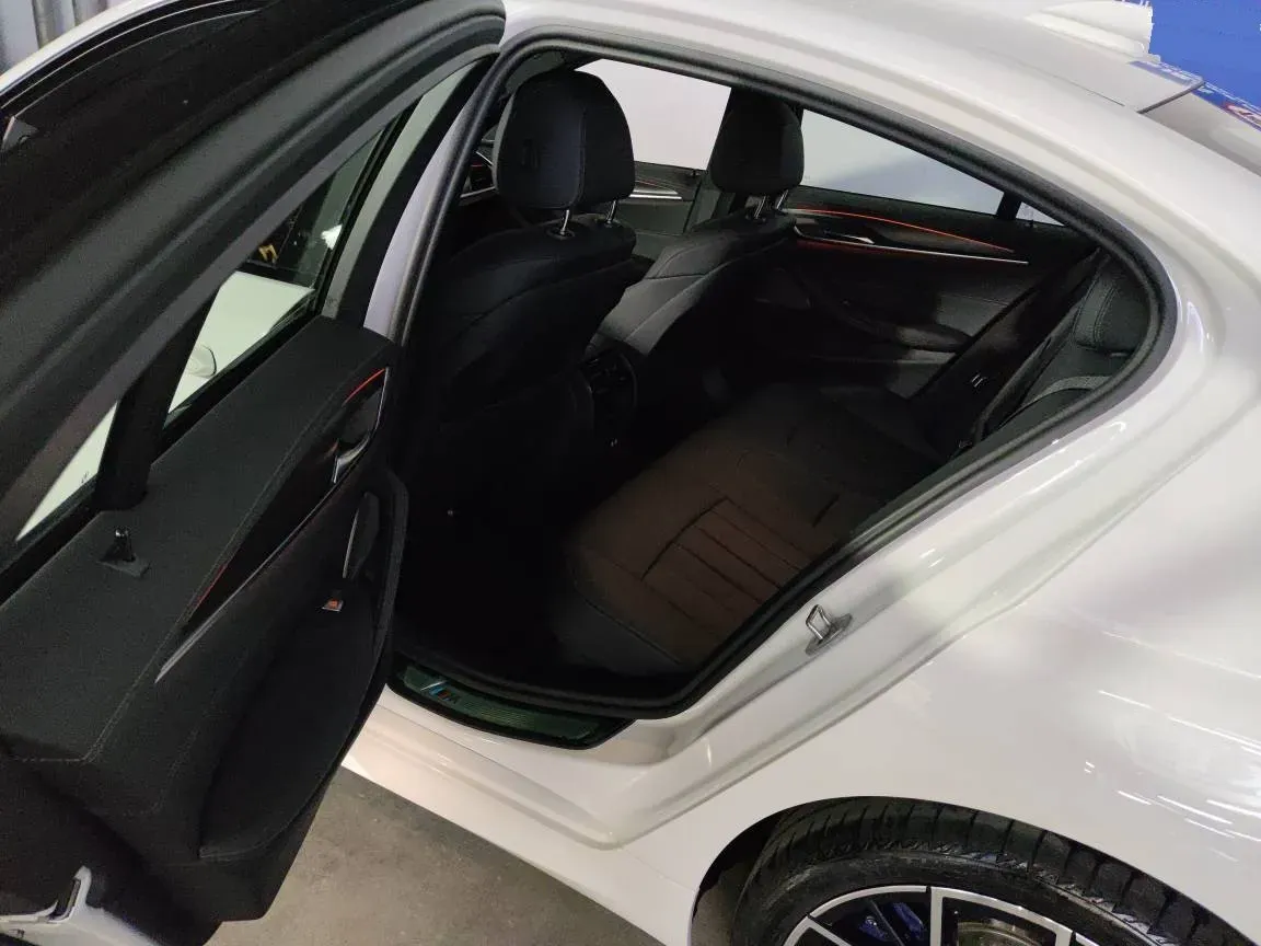 2022 BMW 5 Series 2.0T 252HP L4 8AT,autocango,china used car exporter,china ev exporter,chinese used car exporter,chinese used ev exporter