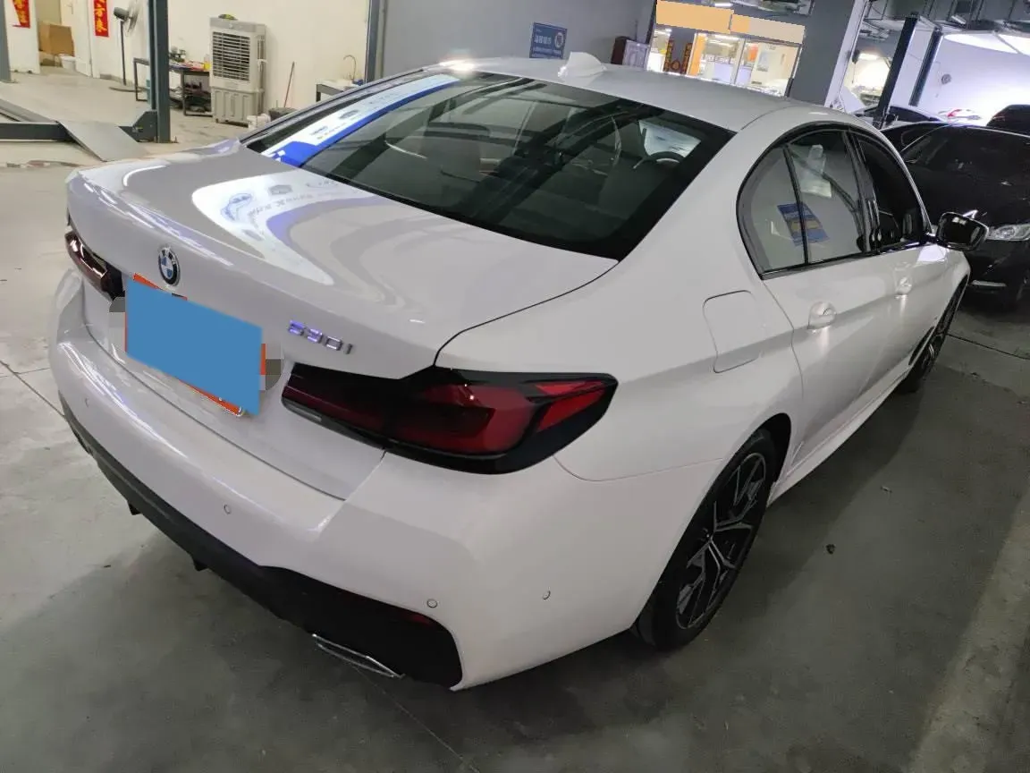 2022 BMW 5 Series 2.0T 252HP L4 8AT,autocango,china used car exporter,china ev exporter,chinese used car exporter,chinese used ev exporter