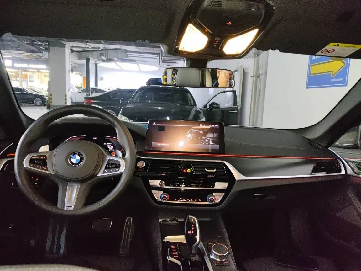 2022 BMW 5 Series 2.0T 252HP L4 8AT,autocango,china used car exporter,china ev exporter,chinese used car exporter,chinese used ev exporter