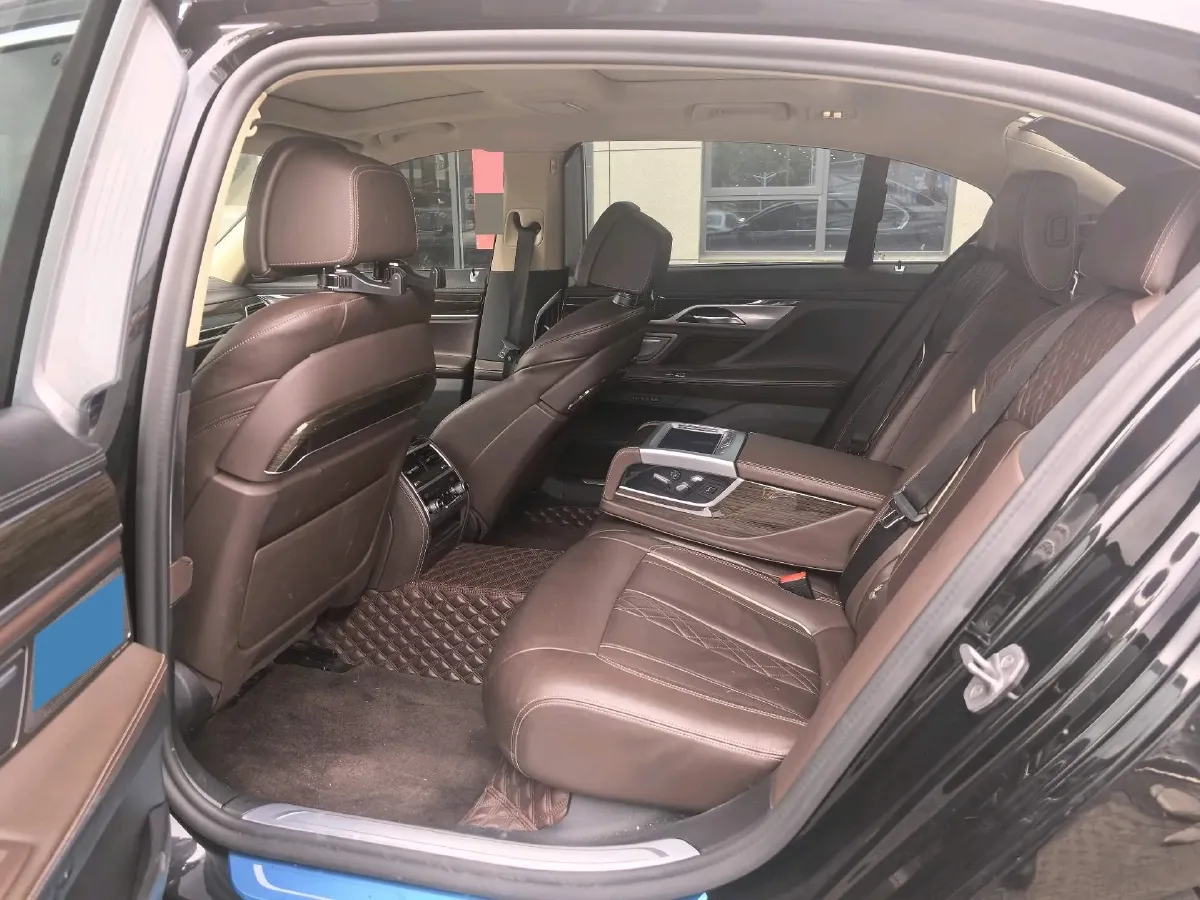 2021 BMW 7 Series 2.0T 265HP L4 8AT,autocango,china used car exporter,china ev exporter,chinese used car exporter,chinese used ev exporter