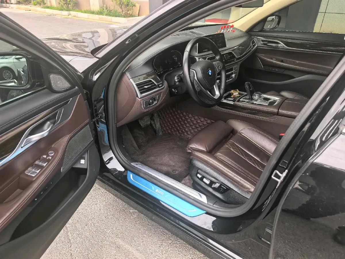 2021 BMW 7 Series 2.0T 265HP L4 8AT,autocango,china used car exporter,china ev exporter,chinese used car exporter,chinese used ev exporter