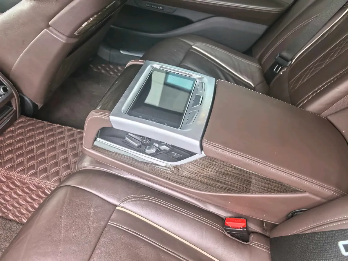 2021 BMW 7 Series 2.0T 265HP L4 8AT,autocango,china used car exporter,china ev exporter,chinese used car exporter,chinese used ev exporter