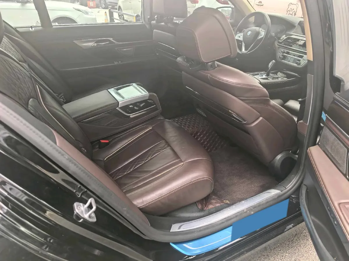 2021 BMW 7 Series 2.0T 265HP L4 8AT,autocango,china used car exporter,china ev exporter,chinese used car exporter,chinese used ev exporter
