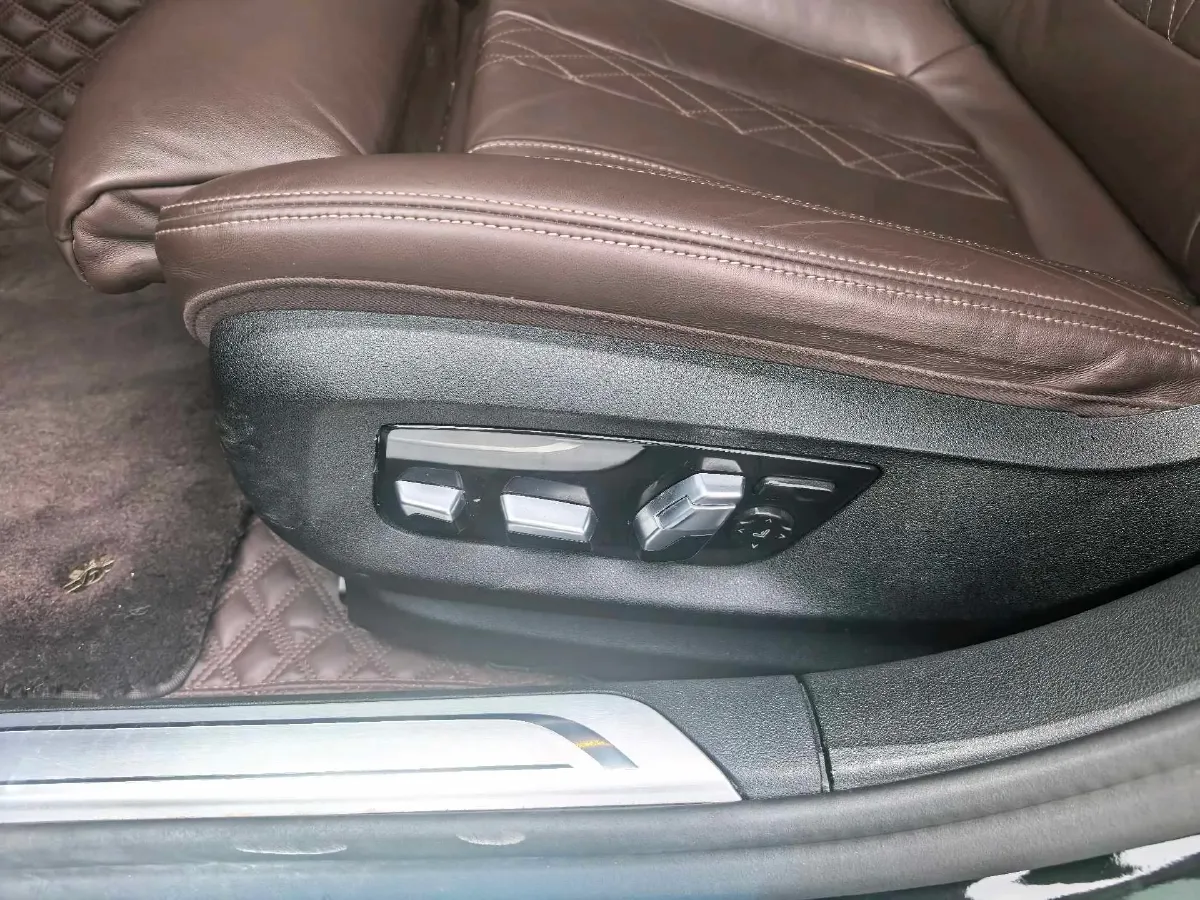 2021 BMW 7 Series 2.0T 265HP L4 8AT,autocango,china used car exporter,china ev exporter,chinese used car exporter,chinese used ev exporter
