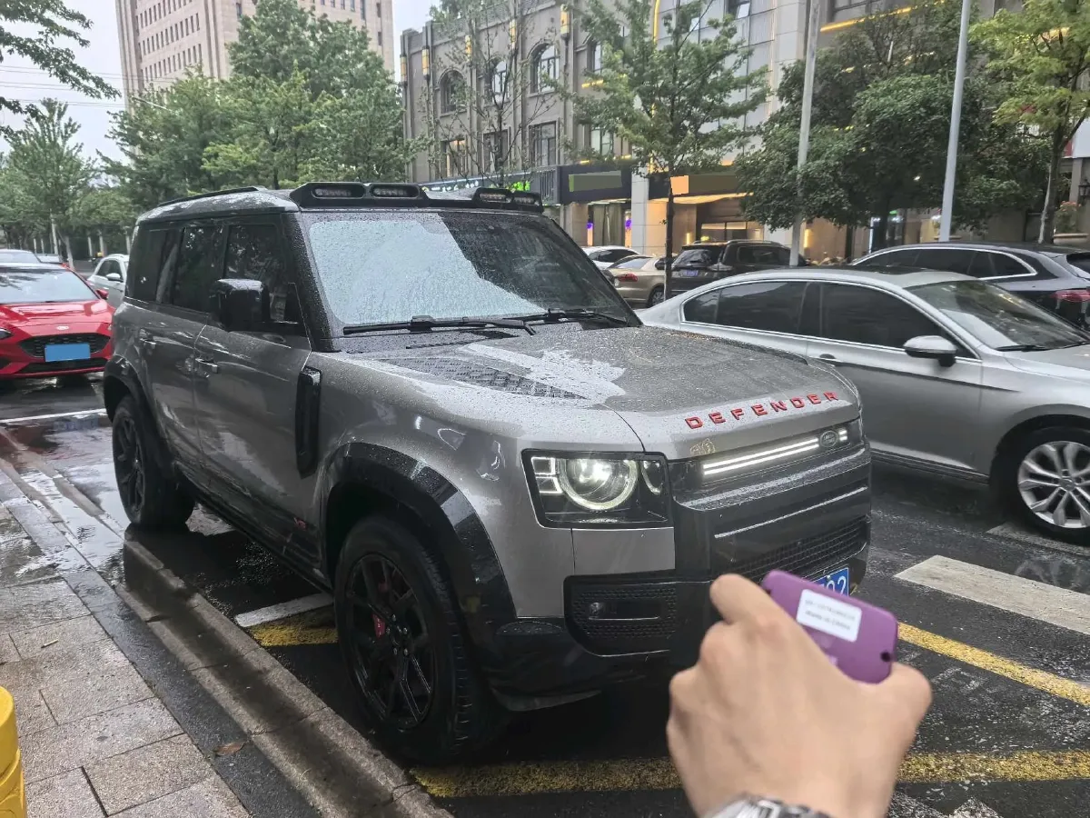 2025 Land Rover Defender 3.0T 400HP L6 8AT,autocango,china used car exporter,china ev exporter,chinese used car exporter,chinese used ev exporter