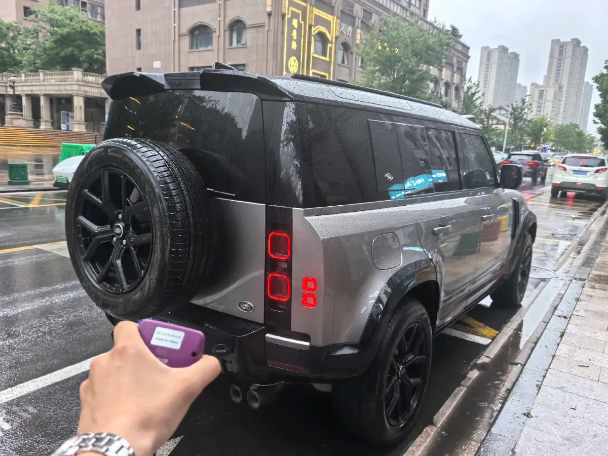 2025 Land Rover Defender 3.0T 400HP L6 8AT,autocango,china used car exporter,china ev exporter,chinese used car exporter,chinese used ev exporter