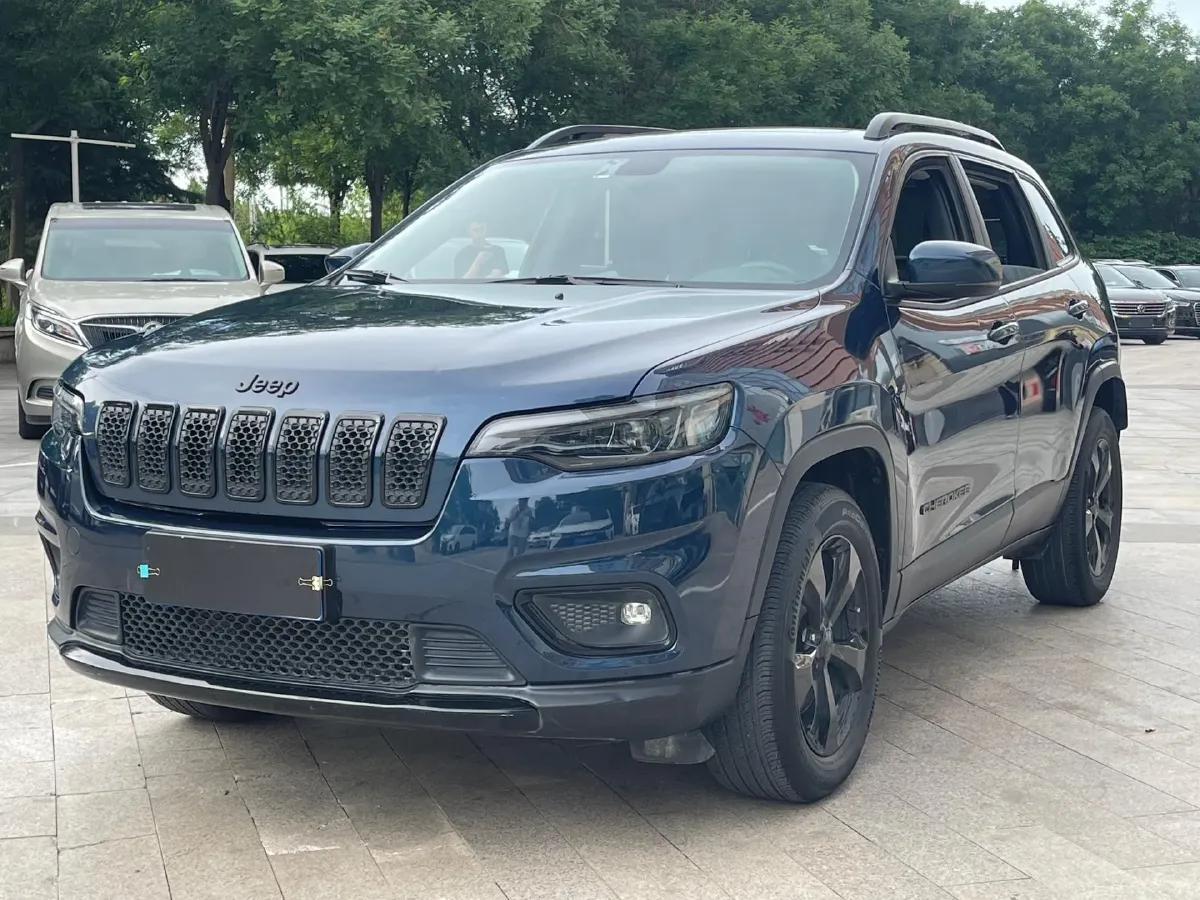 2020 Jeep Cherokee 2.0T 265HP L4 9AT,autocango,china used car exporter,china ev exporter,chinese used car exporter,chinese used ev exporter