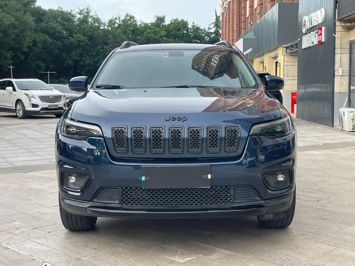 2020 Jeep Cherokee 2.0T 265HP L4 9AT,autocango,china used car exporter,china ev exporter,chinese used car exporter,chinese used ev exporter