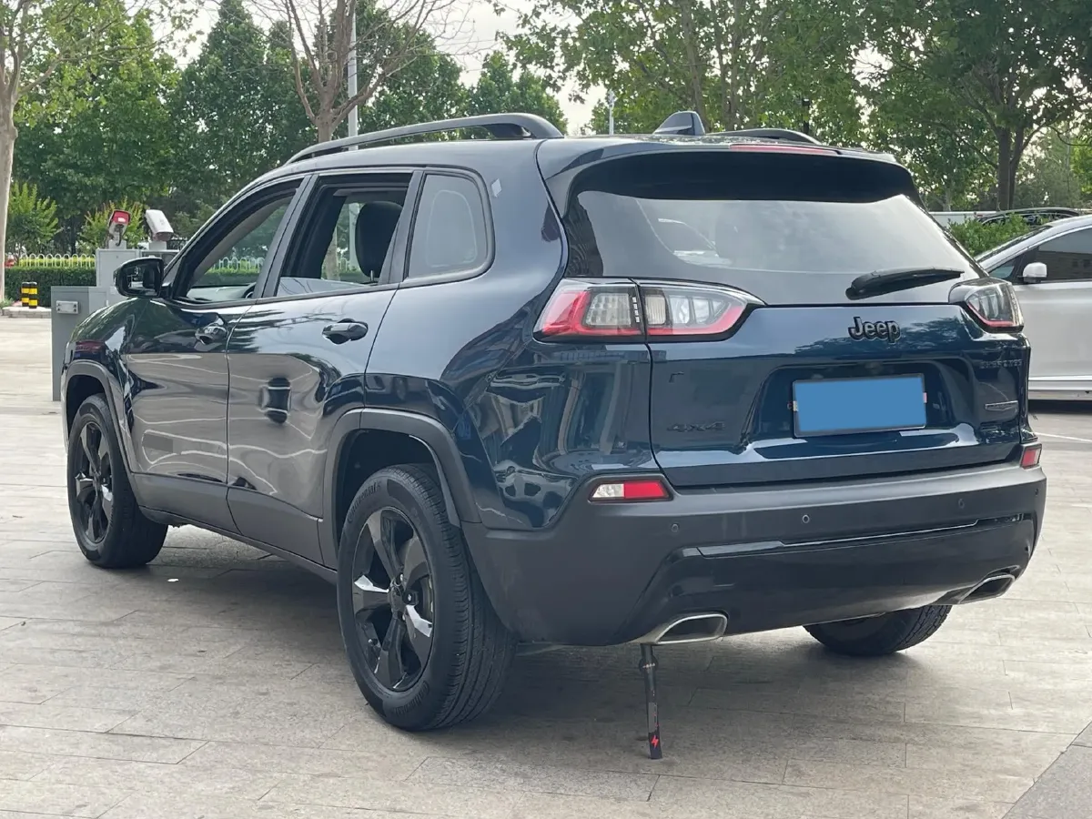 2020 Jeep Cherokee 2.0T 265HP L4 9AT,autocango,china used car exporter,china ev exporter,chinese used car exporter,chinese used ev exporter