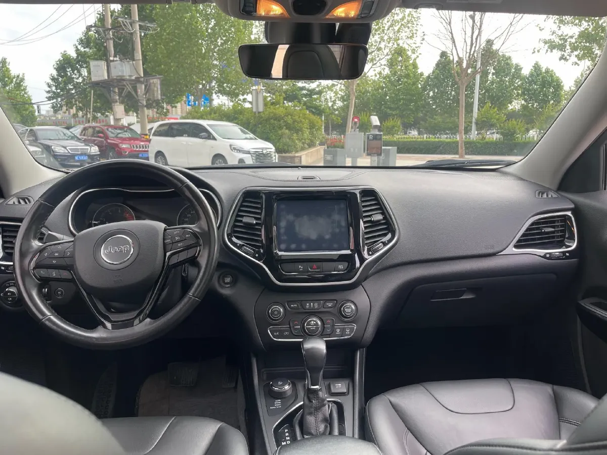 2020 Jeep Cherokee 2.0T 265HP L4 9AT,autocango,china used car exporter,china ev exporter,chinese used car exporter,chinese used ev exporter
