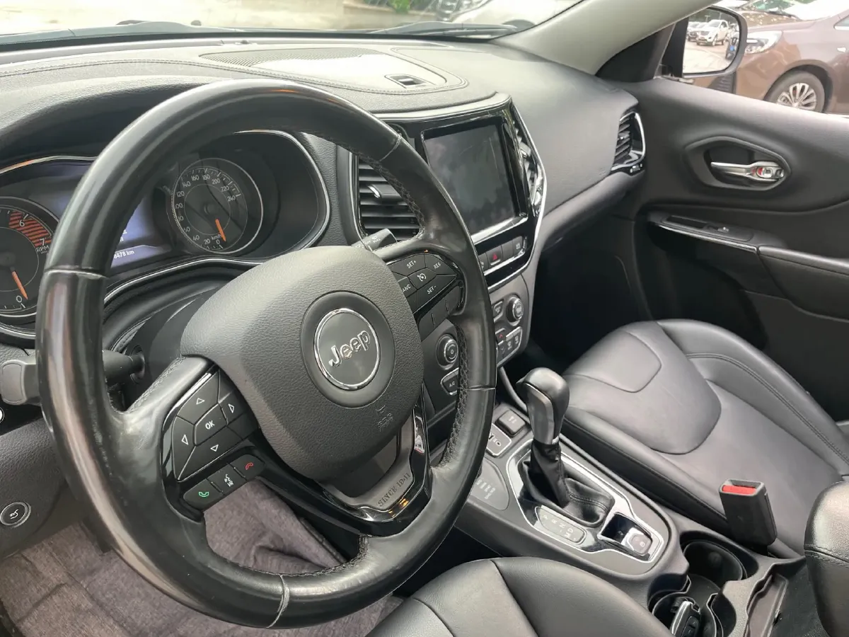 2020 Jeep Cherokee 2.0T 265HP L4 9AT,autocango,china used car exporter,china ev exporter,chinese used car exporter,chinese used ev exporter