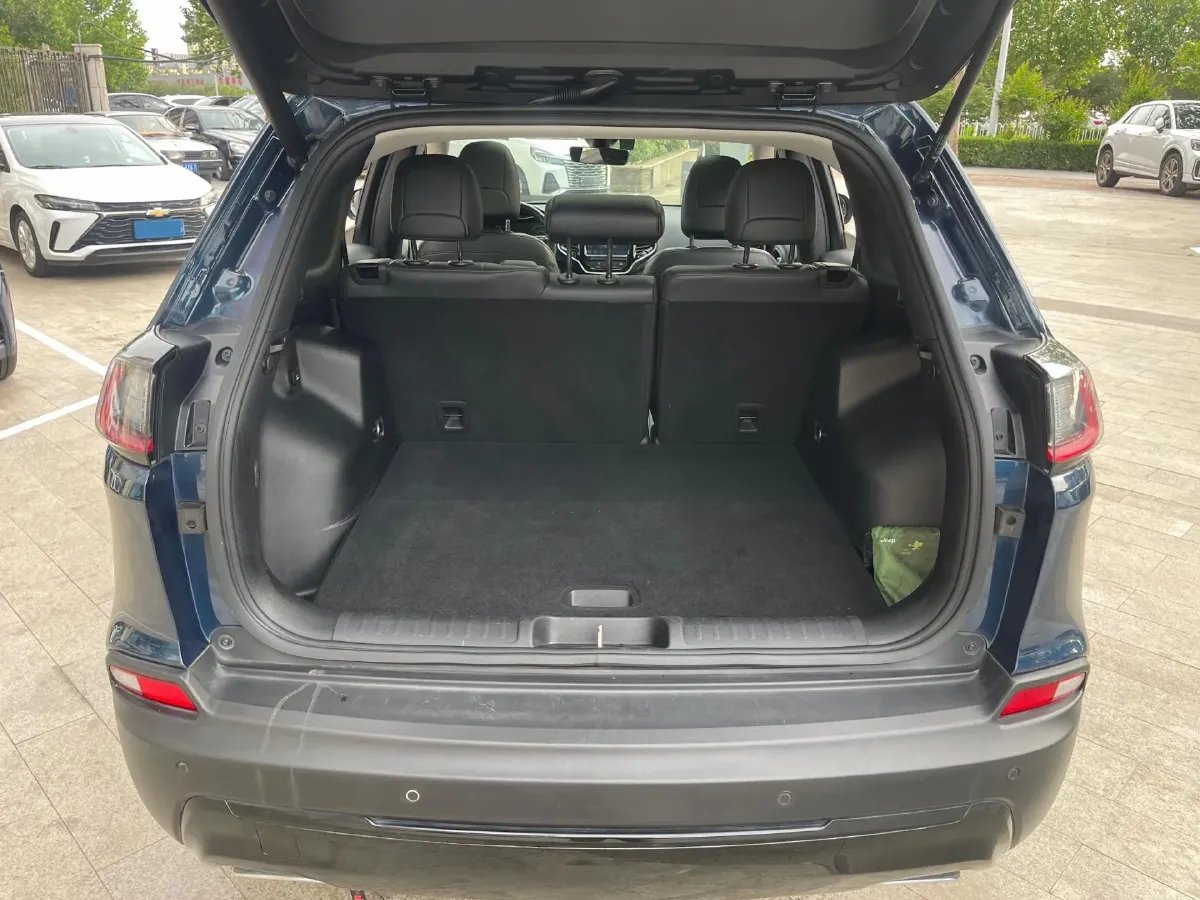 2020 Jeep Cherokee 2.0T 265HP L4 9AT,autocango,china used car exporter,china ev exporter,chinese used car exporter,chinese used ev exporter