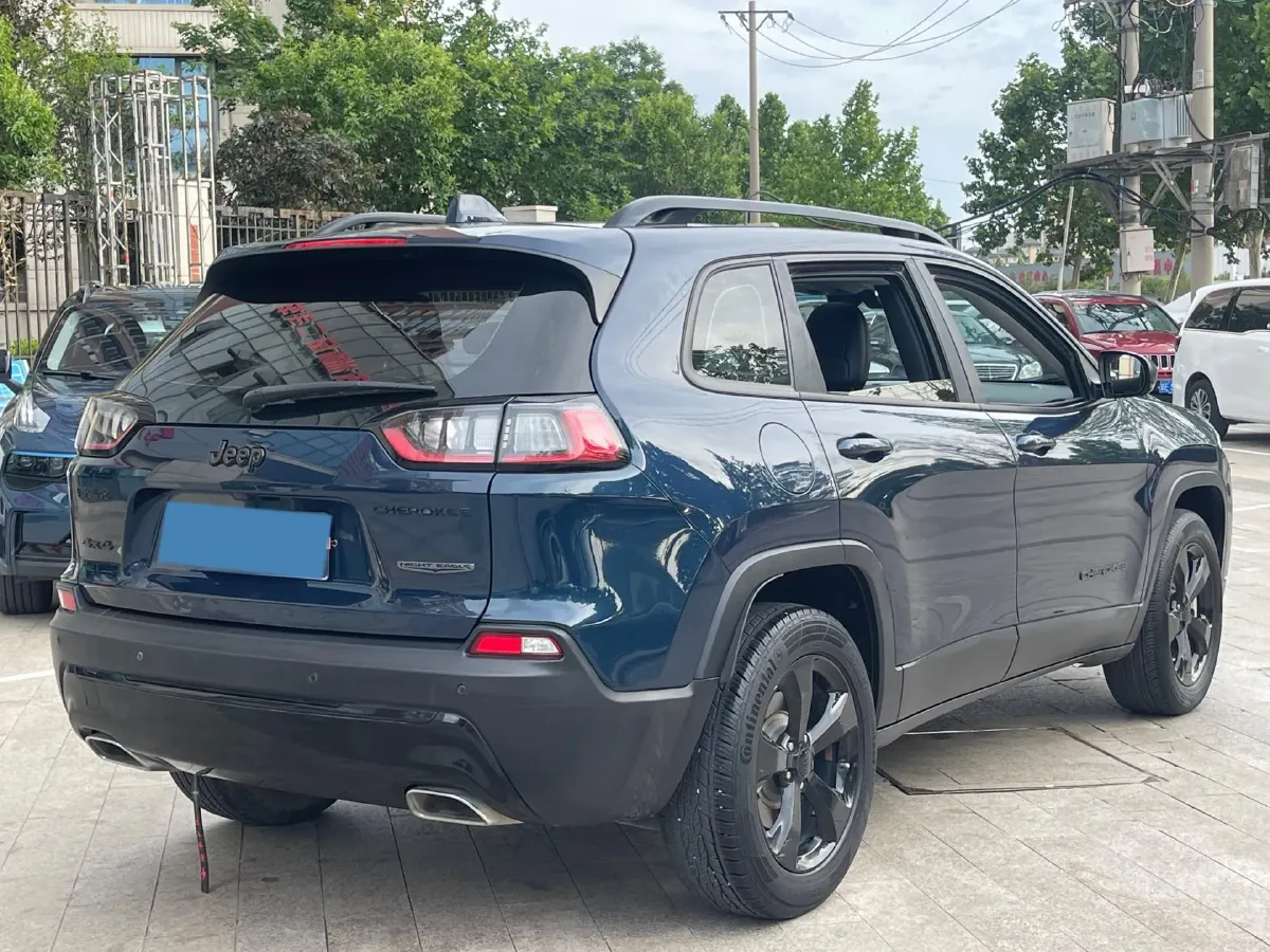 2020 Jeep Cherokee 2.0T 265HP L4 9AT,autocango,china used car exporter,china ev exporter,chinese used car exporter,chinese used ev exporter