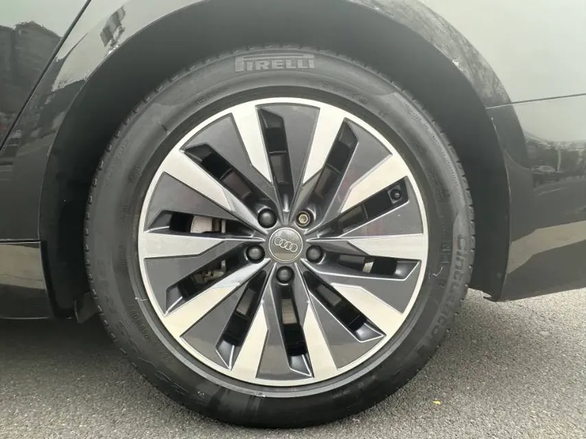 2021 Audi A6L 2.0T 224HP L4 7DCT,autocango,china used car exporter,china ev exporter,chinese used car exporter,chinese used ev exporter