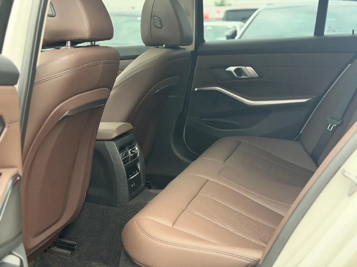 2024 BMW 3 Series 2.0T 184HP L4 8AT,autocango,china used car exporter,china ev exporter,chinese used car exporter,chinese used ev exporter