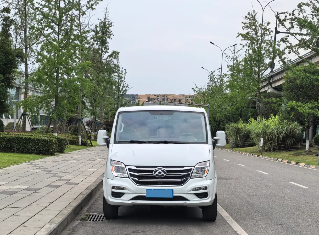 2021 MAXUS XinTu V80 2.0T 139HP L4 6MT,autocango,china used car exporter,china ev exporter,chinese used car exporter,chinese used ev exporter