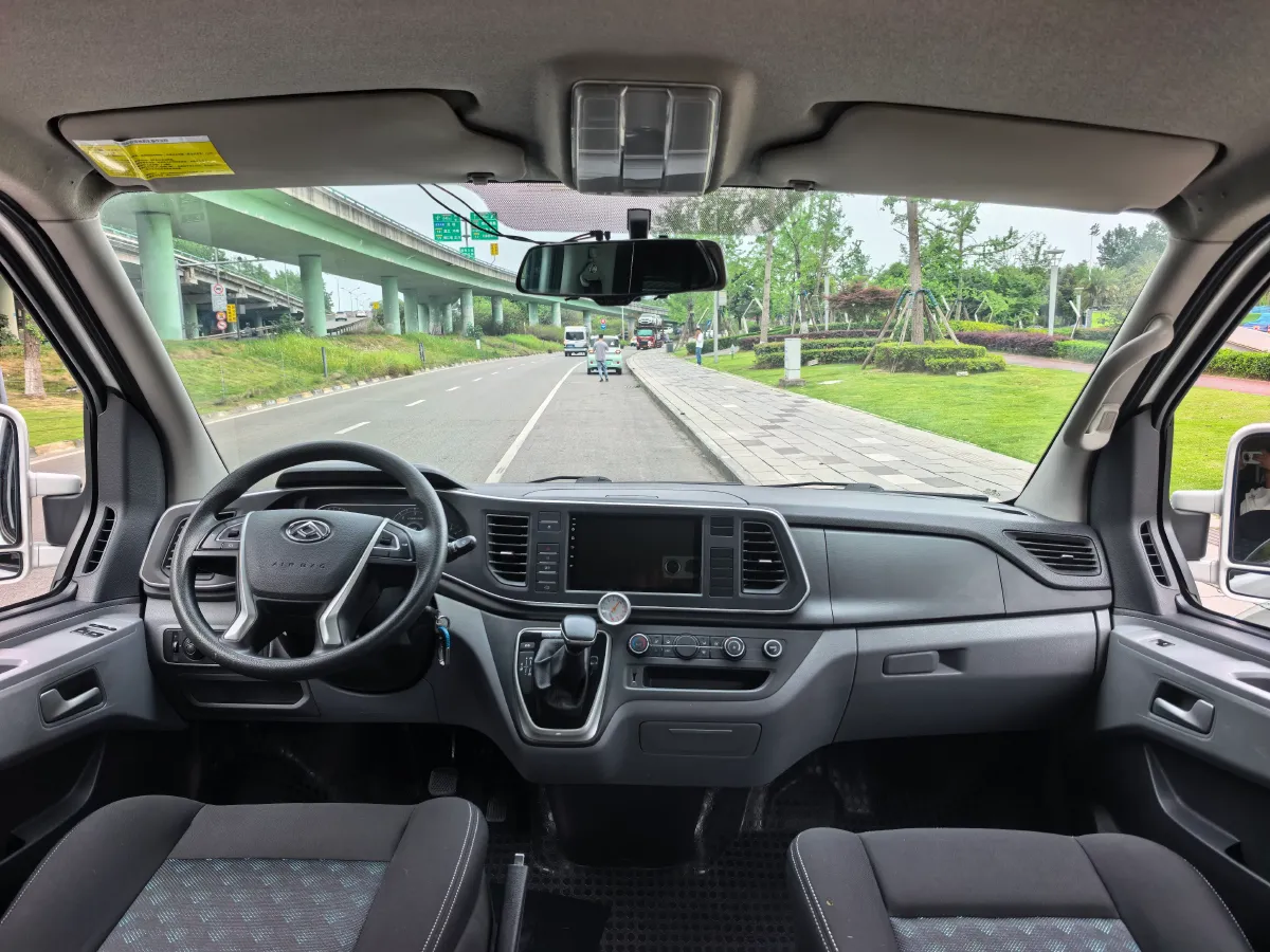 2021 MAXUS XinTu V80 2.0T 139HP L4 6MT,autocango,china used car exporter,china ev exporter,chinese used car exporter,chinese used ev exporter