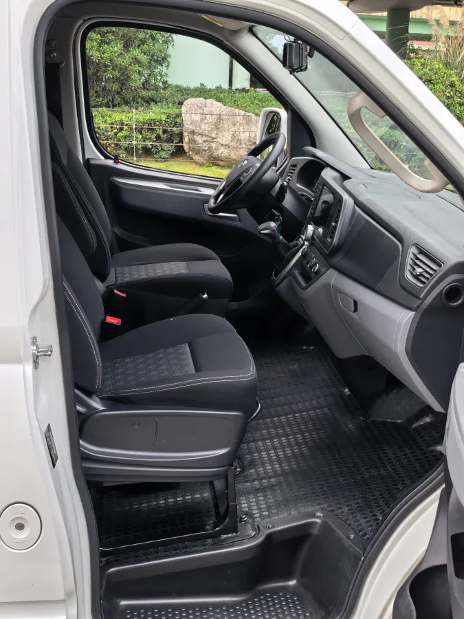2021 MAXUS XinTu V80 2.0T 139HP L4 6MT,autocango,china used car exporter,china ev exporter,chinese used car exporter,chinese used ev exporter