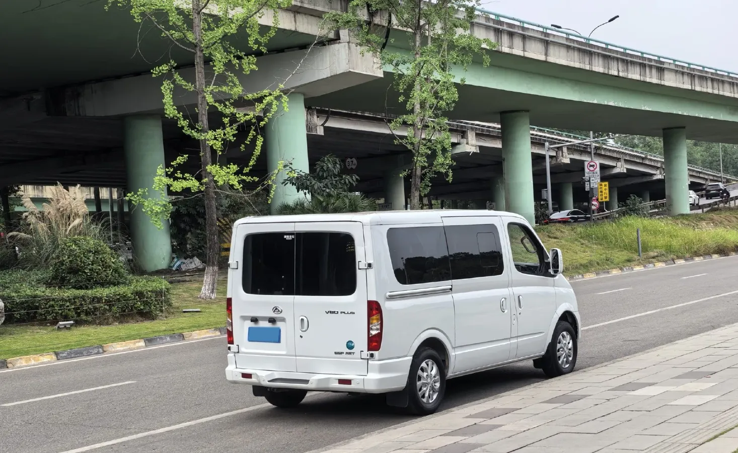 2021 MAXUS XinTu V80 2.0T 139HP L4 6MT,autocango,china used car exporter,china ev exporter,chinese used car exporter,chinese used ev exporter