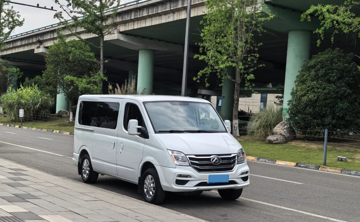 2021 MAXUS XinTu V80 2.0T 139HP L4 6MT,autocango,china used car exporter,china ev exporter,chinese used car exporter,chinese used ev exporter