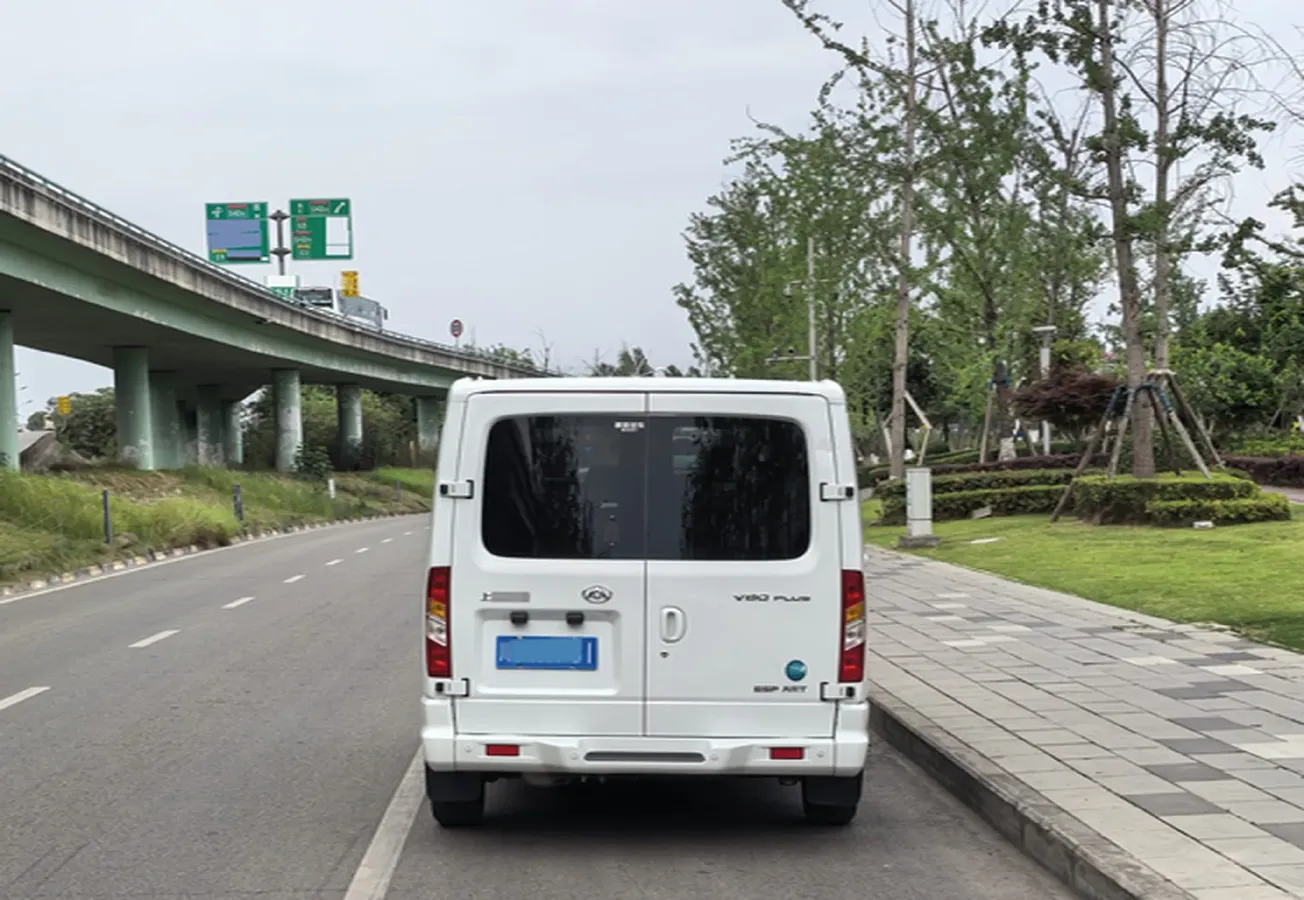 2021 MAXUS XinTu V80 2.0T 139HP L4 6MT,autocango,china used car exporter,china ev exporter,chinese used car exporter,chinese used ev exporter