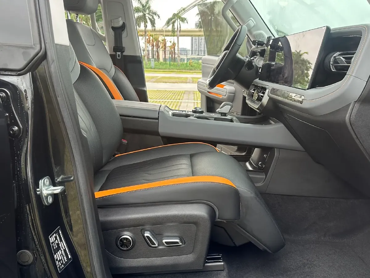2024 Beijing BJ40 2.0T 245HP L4 8AT,autocango,china used car exporter,china ev exporter,chinese used car exporter,chinese used ev exporter