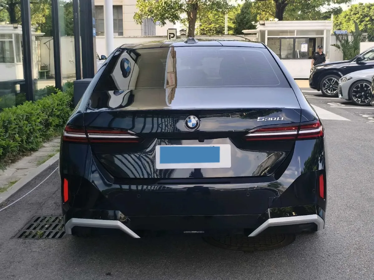 2025 BMW 5 Series 2.0T 258HP L4 8AT,autocango,china used car exporter,china ev exporter,chinese used car exporter,chinese used ev exporter