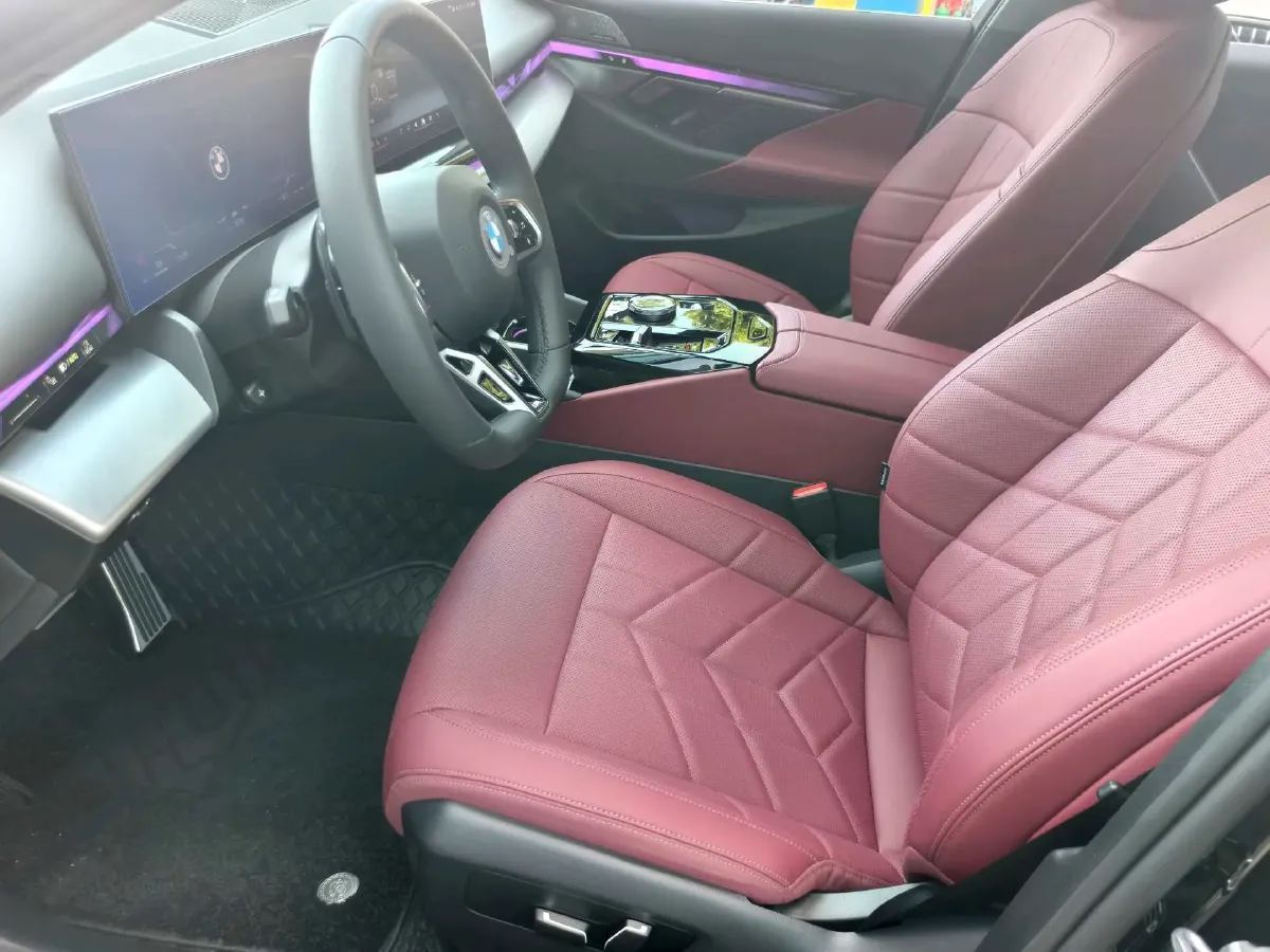 2025 BMW 5 Series 2.0T 258HP L4 8AT,autocango,china used car exporter,china ev exporter,chinese used car exporter,chinese used ev exporter